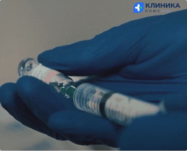 Шприц и ампула